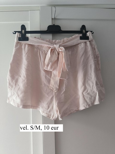 Svetlo roza kratke hlače, vel. S-M, 10 eur - foto