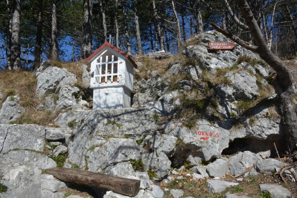 Sinji Vrh (Po Robu)