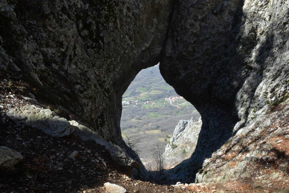 Sinji Vrh (Po Robu)