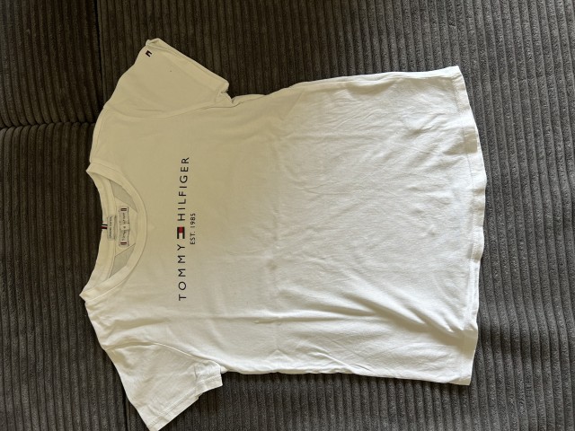 Tommy hilfiger 140 vendar manjša