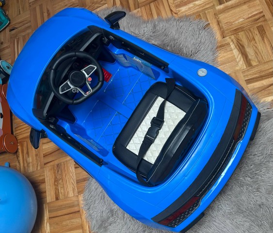 Avto na akumulator Audi R8 Lift A300  - foto