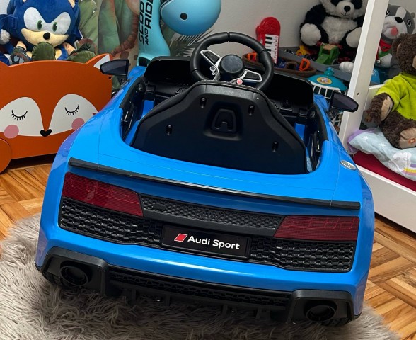 Avto na akumulator Audi R8 Lift A300  - foto