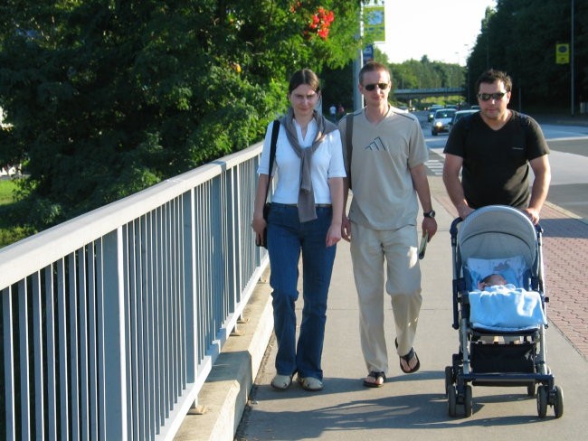 Na sprehodu s teto Zdenko, stricem Robijem in atijem, september 2005