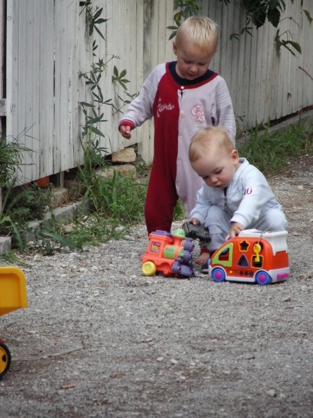 10.8.06 sosedove igrače so boljše od mojih