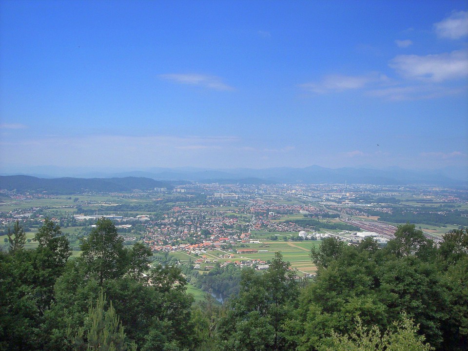 iz debnega vrha pogled proti Ljubljani