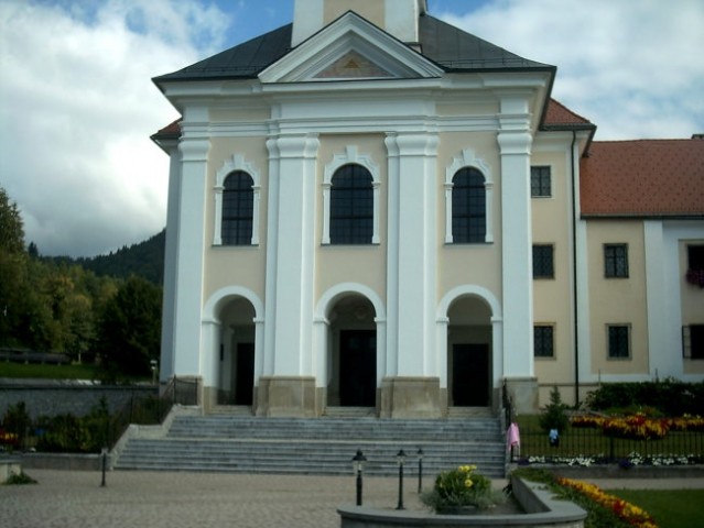 Cerkev v Velesovem, kjer je samostan z imenom Adergas.