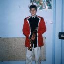 David
je moj najmlajši sin star 14 let,igra trobento,oblečen je v poštno uniformo,ker tam