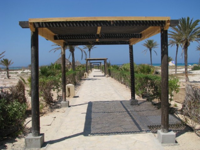 Dostop do plaže Yadis M.