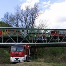Gasilci pod mostom