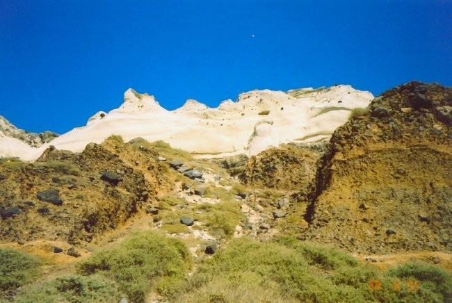 Santorini, okolica Oia - junij 2005 - vulkanski nanosi
