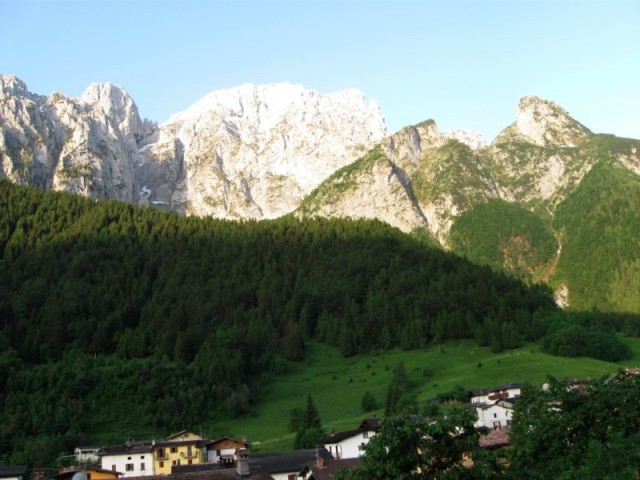 Italija, provinca Bergamo, vas Colere (23-25.06.09) - pogorje Presolana - pogled iz  balko