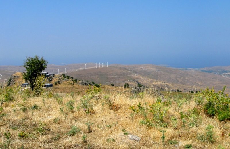 Lesbos 30.06. - 14.07.09 - Sigri, vetrnice nad okamenelem gozdom