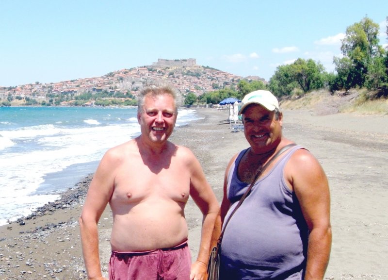 Lesbos 30.06. - 14.07.09 - Molivos  plaža Delphinia - Vojko in lokalni grški ljubitelj min