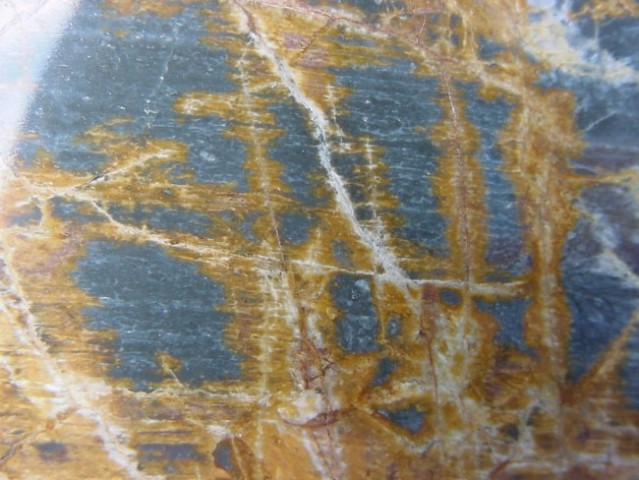 Okremenjen tuf 2 - Zadobrova pri Lj. - 12 x 8 cm, detail, februar 2007