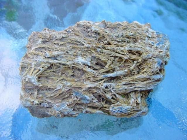 Antimonit, Sb oksidi - 9 x 6 cm - Keramos, Hios, Grčija - junij 2007