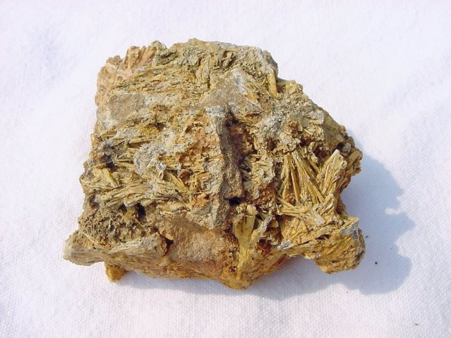 Antimonit, Sb oksidi - 9 x 6 cm - Keramos, Hios, Grčija - junij 2007