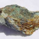 Halkopirit, sfalerit, pirit, kremen, malahit, linarit, Cu oksidi - 9 x 5 cm - Okoška gora,