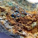 Halkopirit, sfalerit, pirit, kremen, malahit, linarit - 8 x 5 cm - Okoška gora, SLO - 25.0