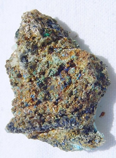 Linarit, malahit, Cu oksidi pirit, kremen  - 4 x 2,5 cm - Okoška gora, SLO - 25.07.2007
