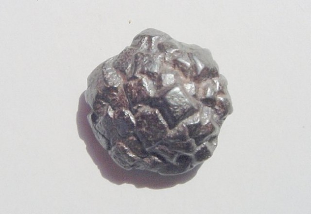 Kamnolom Peči - pseudomorfoza limonita po piritu - 2 x 2 cm - 25.08.2007