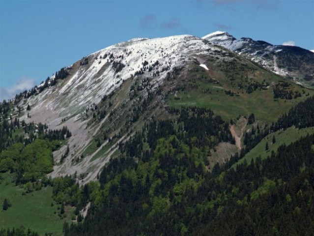 Hruški vrh, za njim Dovška Baba