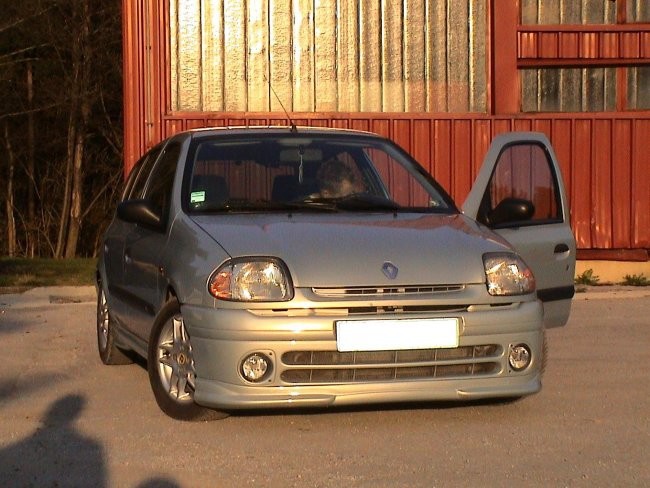 Clio 2005 - foto povečava