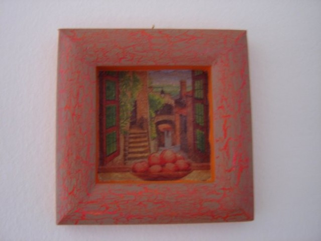 Okvir iz kartona,akrilna barva,pokajoč lak,v sredini servetek