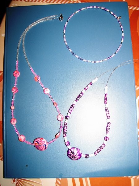 3 ogrlice, kombinacija perlice+swarovski in perlice+fimo