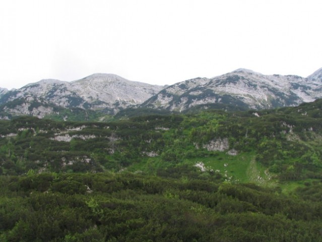Pogled na okoliške vrhove (iz naše hiše)