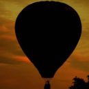 Balon v zahajajočem nebu