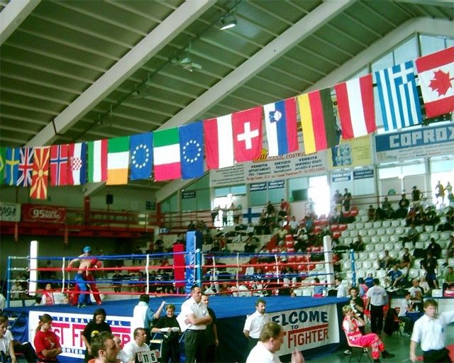 WC WAKO Piacenza Italy 2004  - foto povečava