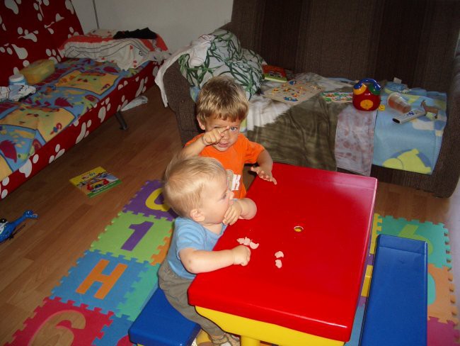 čičava za svojo mizo
