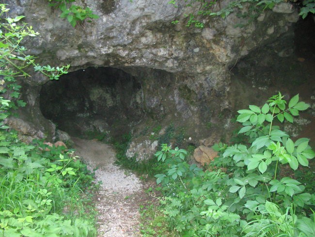 Vhod Babja Jama