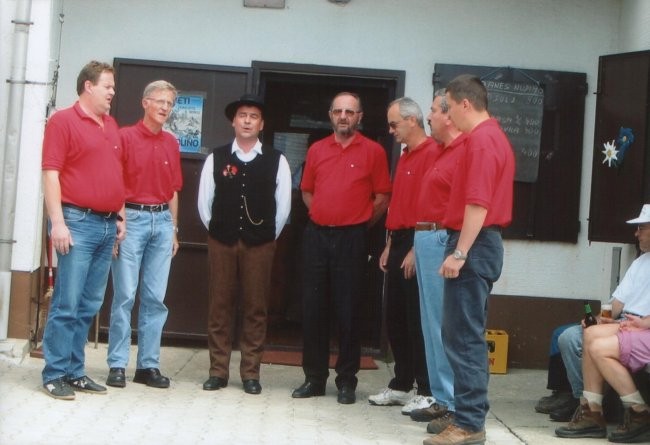 Nastop v okviru kulturnih dnevov PD Prevalje na Uršlji gori leta 2001