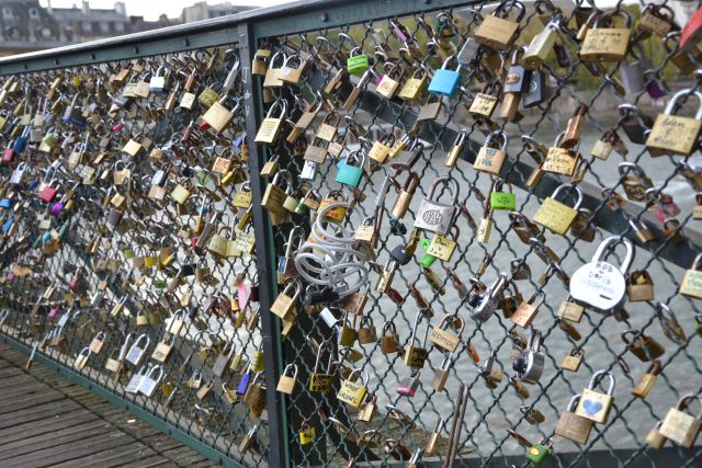 Ključavnice ljubezni na apriškem mostu