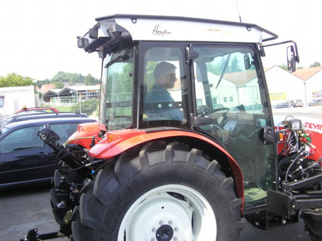 Traktorji in ostala kmetijska mehanizacija - foto