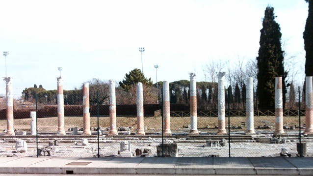 Forum - delno rekonstruirano stebrišče