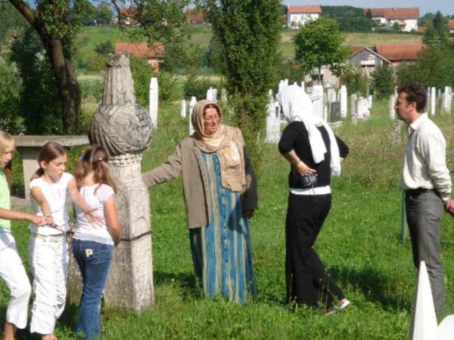 Jedan od najstarijih nišana u Puharcanskom mezarju, nišan Kurtović Base. Poslala Nerka Del