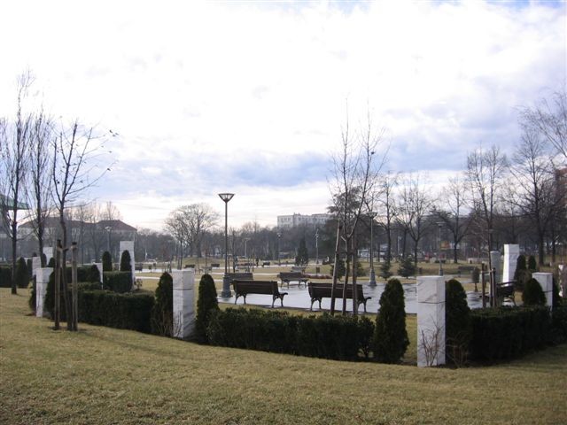 Park pred cerkvijo Sv. Save