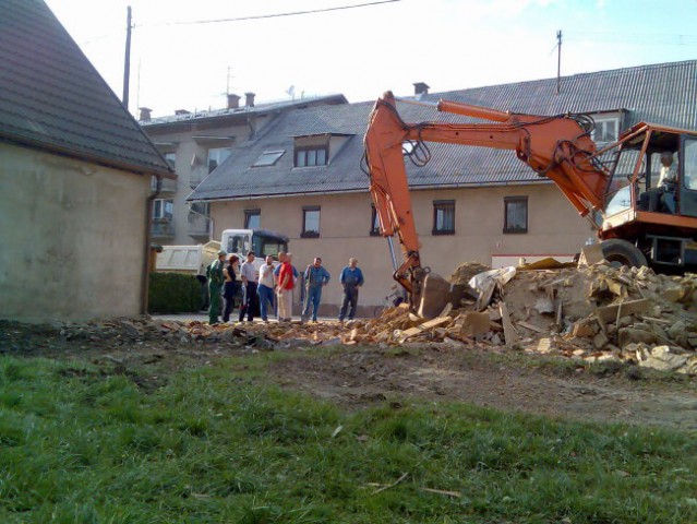 RUŠENJE BAJTE - foto