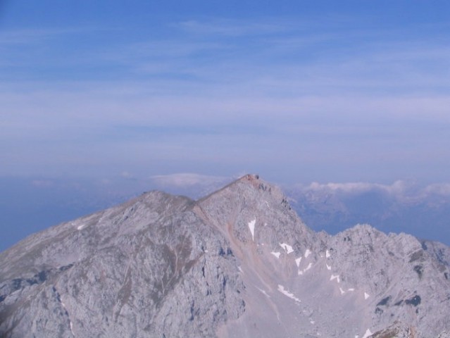 No ta v ospredju je Stol, un zadej je pa Triglav da nau pomote