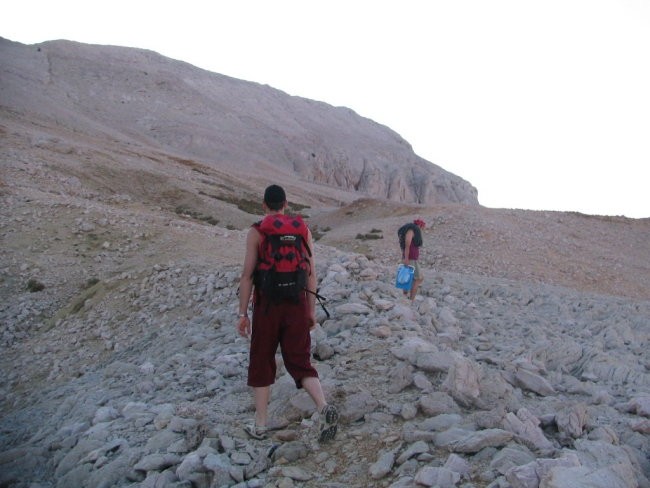vmes pa kamna kukr ket nad 2000 m, sam mi smo mel s sabo hladilno torbo