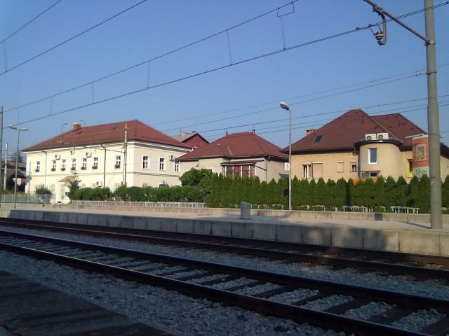 Knjižnica Litija - Železniška postaja Litija