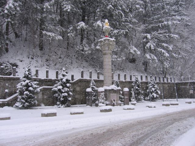 Spomenik NOB Litija - sneg