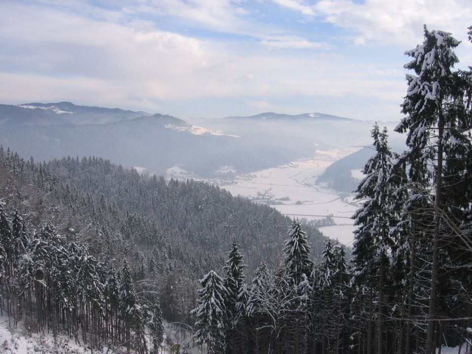 Zasnežen razgled s Svibna