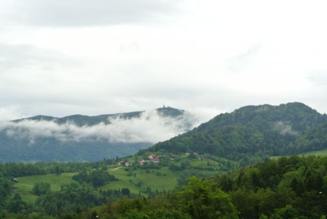 Panorama, v ozadju Kum