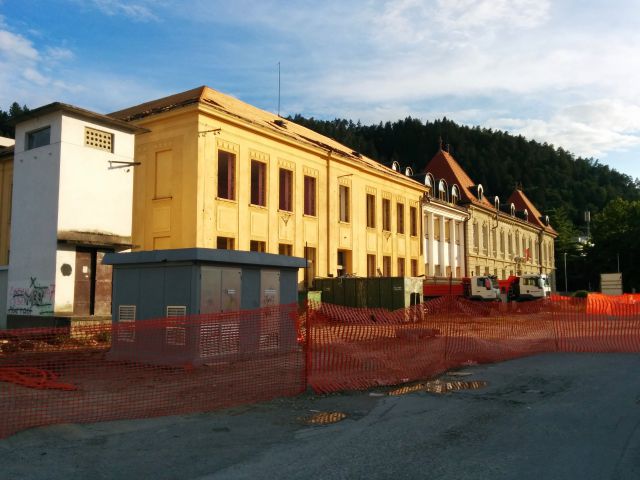 Osnovna šola Litija - gradnja gre h koncu - foto