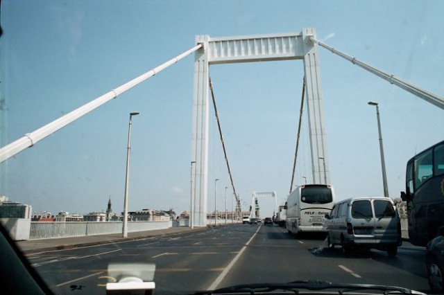 No, tole je najin prihod v Budinpesto. Ta most sem prej omeni.
