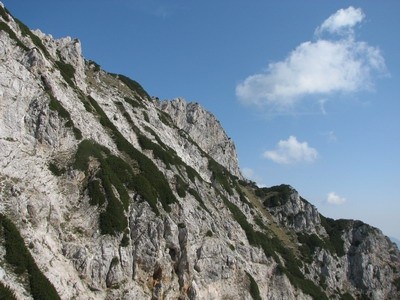 Desno Krnička gora in naša diagonlna prečka.