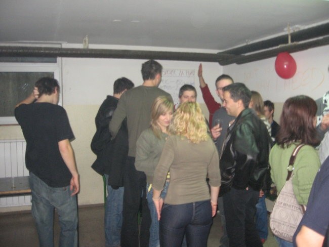 Primorski žur, klet 5. doma, december 2006 - foto povečava